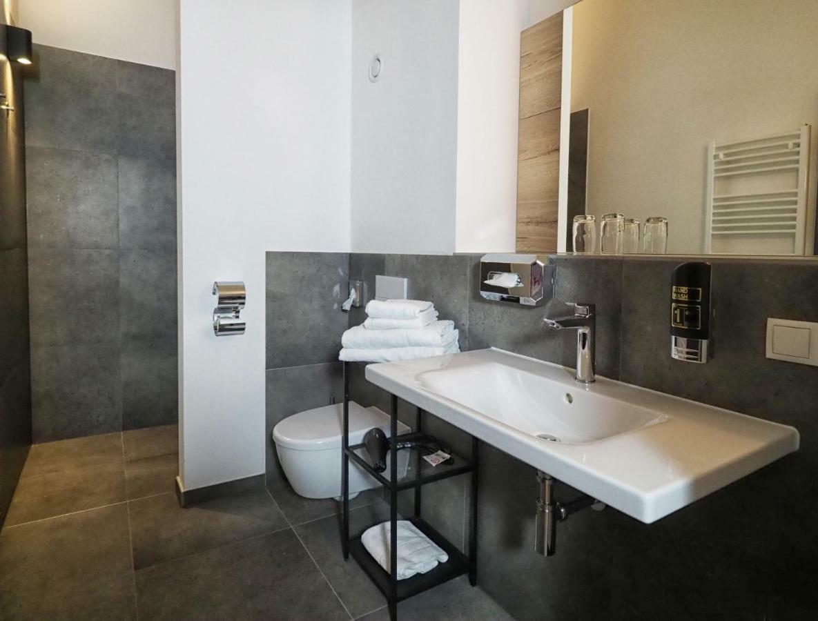 Deluxe Studio